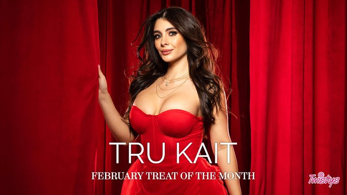 Crazy in love with our February #TOTM 💘

https://t.co/YxLlDhVlHR 🍭 @TruKaitx https://t.co/KoBRBjzkaz