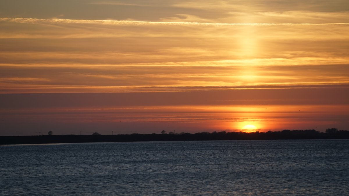 AnchorwoodLtd's tweet image. It&apos;s February! The night&apos;s are drawing out, with tonight&apos;s sunset at 17:06. It feels like  Spring might be just around the corner... 
Here&apos;s a photo of a beautiful sunset, taken from our Taw Wharf development in Barnstaple. #tawwharf #barnstaple #ethicaldeveloper #anchorwoodltd