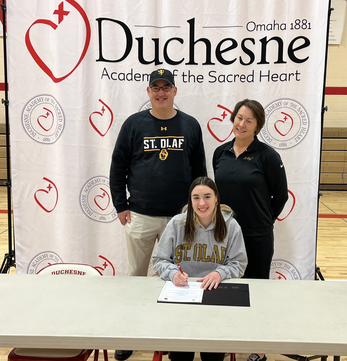thewrightella's tweet photo. I’m proud to announce my signing to St Olaf for golf. Thank you so much to my parents, Coach Nielsen and my Duchesne teammates for their support.
I’m excited to compete for the Oles and Coach Luckraft.

#umyahyah #olepride #d3golf #nationalwomeninsportsday 
@StOlafAthletics https://t.co/5q3gaBp8QV
