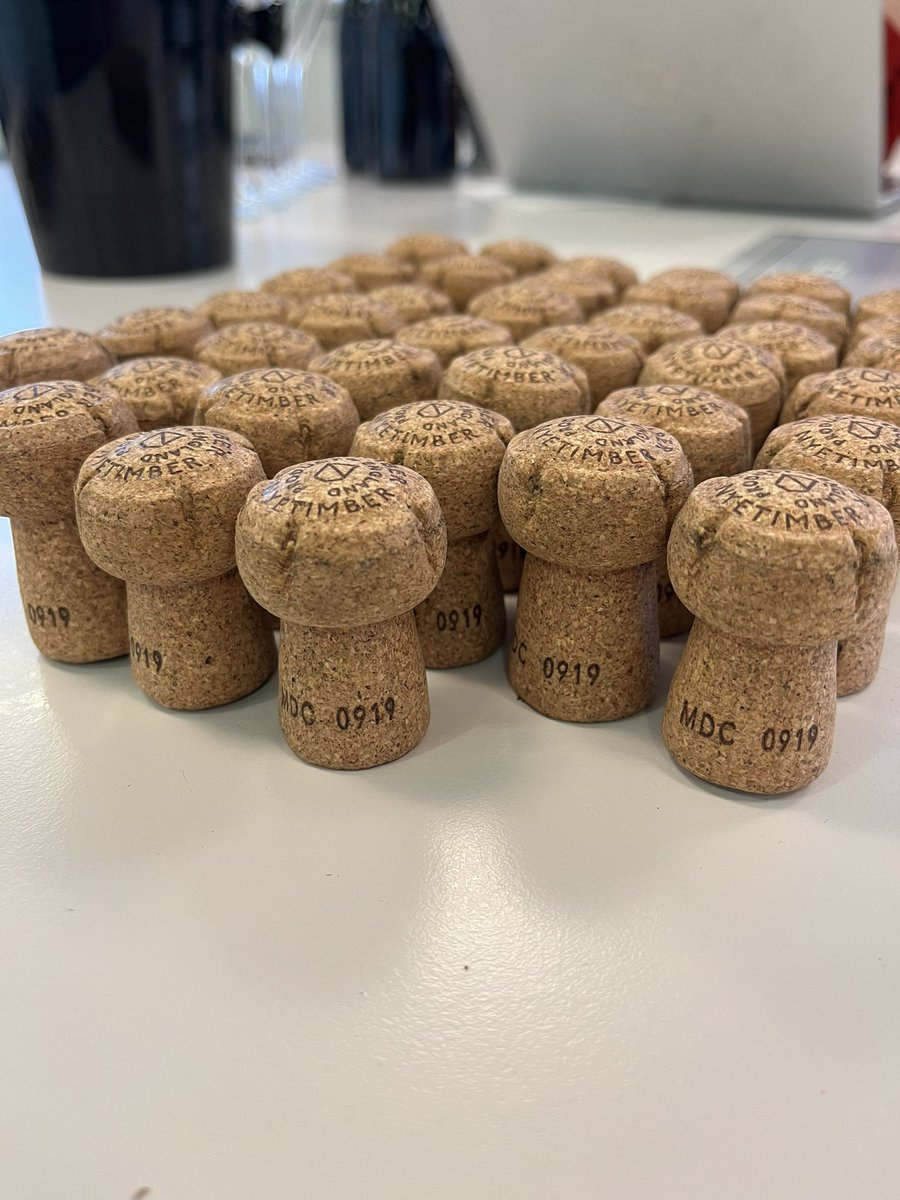39 bottles opened from one disgorgement batch, 39 immaculate corks. Every wine lover should be able to take this sort of reliability for granted, but were these conventional corks 1-6 duffs could be expected from this sample size