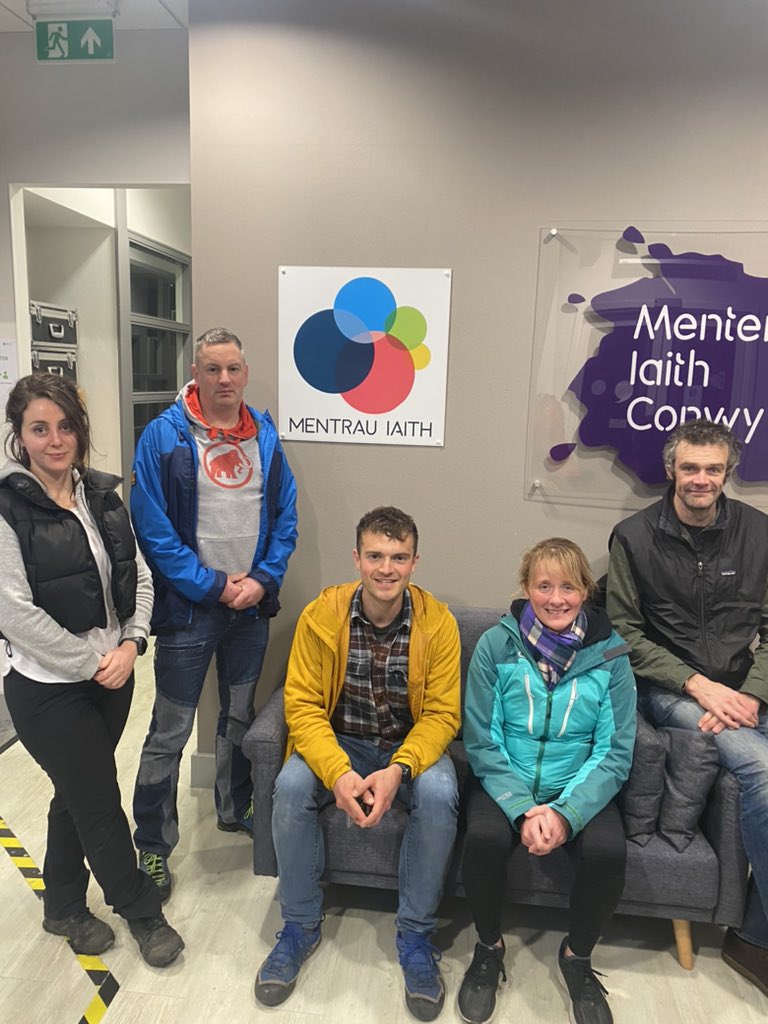 A’ cèilidh air <a href="/mentrauiaith/">Mentrau Iaith</a> ann an Llanrwst an-dè agus a’ cluinntinn mu fharsaingeachd an cuid obair òigridh. 

Diolch to Meirion for his time yesterday, allowing us to understand the work that they undertake to ensure Welsh permeates every aspect of community life in Conwy.