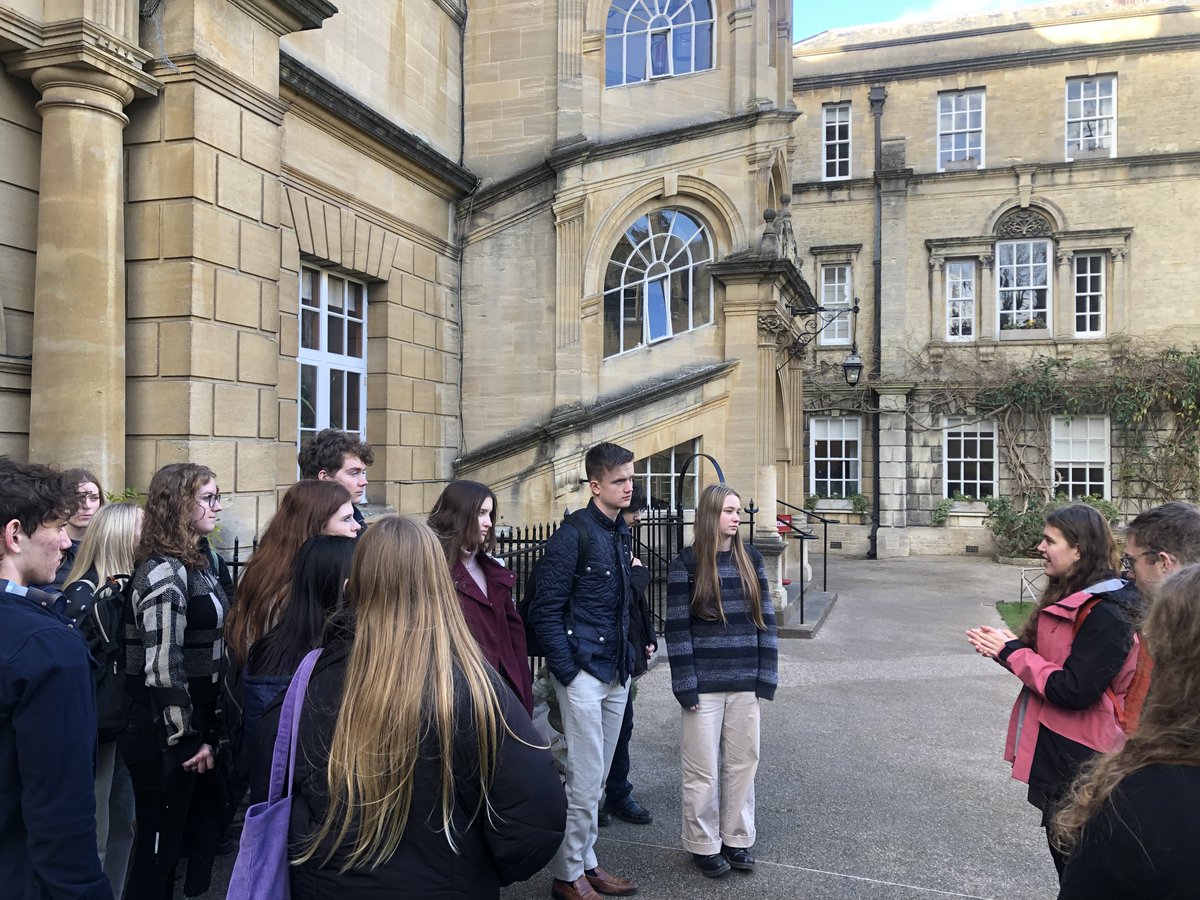Minster_Post16's tweet photo. @magdalenoxford hosted a great day for @minster_school Year 12 students, with plenty of engaging information about about studying at Oxford and making a successful application to this excellent university. Thanks to the outreach team who made this possible for us. https://t.co/EMMFExBK6F
