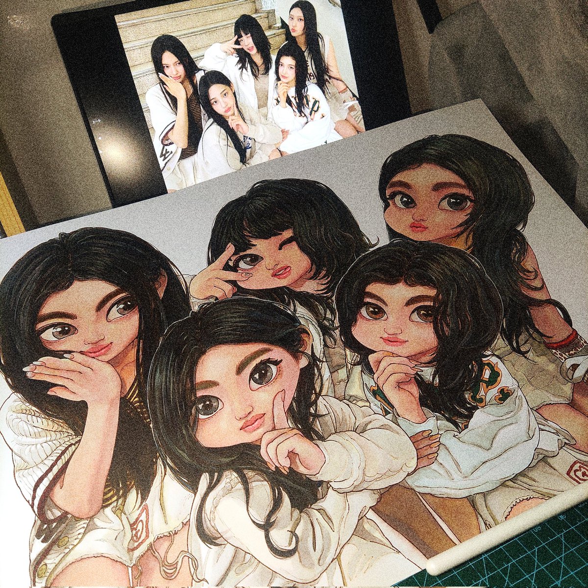 DAIXIAO14's tweet photo. 誰畫一直fanart畫了快一週。。啊是我啊( ・᷄ὢ・᷅ )
#NewJeans_Ditto
#NewJeans_MINJI #MINJI
#NewJeans_HANNI #HANNI
#NewJeans_DANIELLE #DANIELLE
#NewJeans_HAERIN #HAERIN
#NewJeans_HYEIN #HYEIN
#newjeansfanart #fanart #markpen
@NewJeans_ADOR @alldoorsoneroom
#NewJeans #뉴진스 https://t.co/CiGfJ7BPEf
