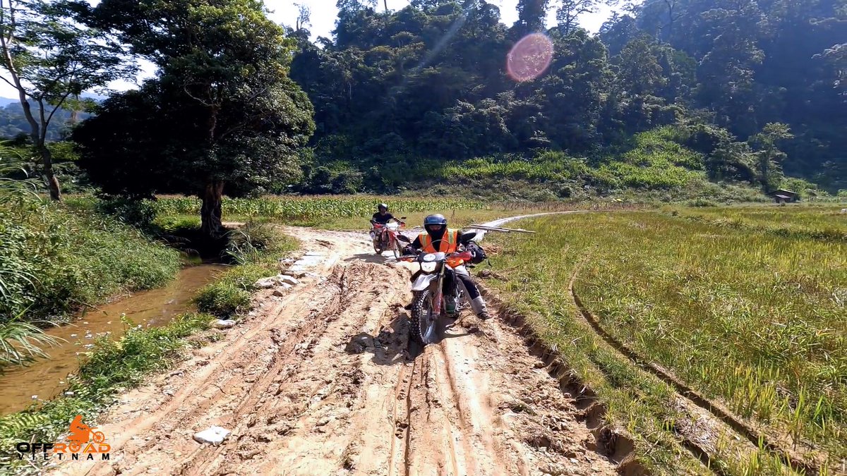 vietnambikers1's tweet photo. Active balance is the act of using your body weight to control the motorcycle while underway. 😂️
📲 https://t.co/cpeXtZi5mz
#activebalance #advancedskill #offroadwithease #vietnam #xuhuong2023 #trending2023 #motorbike #motorcycle #tour #rental #honda #XR150L #CRF250L https://t.co/a0D25ocj9W