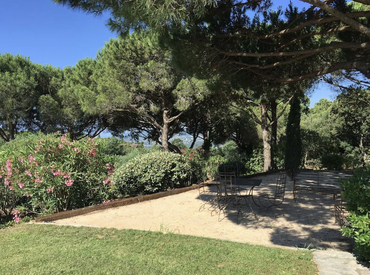 ASKMEFRANCE's tweet photo. Notre Luxueuse maison est parfaite pour réunir famille et/ou amis, elle peut recevoir à la nuit jusqu’à 14 personnes. 🌊

#cotedazur #sainttropez #cannes #antibes #southoffrance #maison #villa #vacancesenfrance #tourisme #séjour #evenements #holidays #piscine #vuesurmer https://t.co/w4CGxymd6m