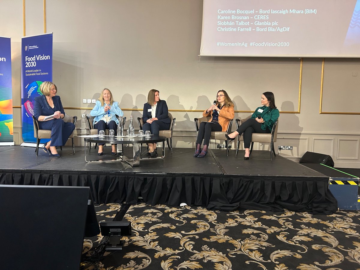 AgrilandIreland's tweet photo. A masterclass in what you need to succeed as a woman in the agri-food sector is underway in Co.Laois today #WomeninAg:
A brilliant support infrastructure
Flexibility
Leadership
Self belief 
Balance
Not being too hard on yourself 
- definitely helps https://t.co/yzS6iZjOU5
