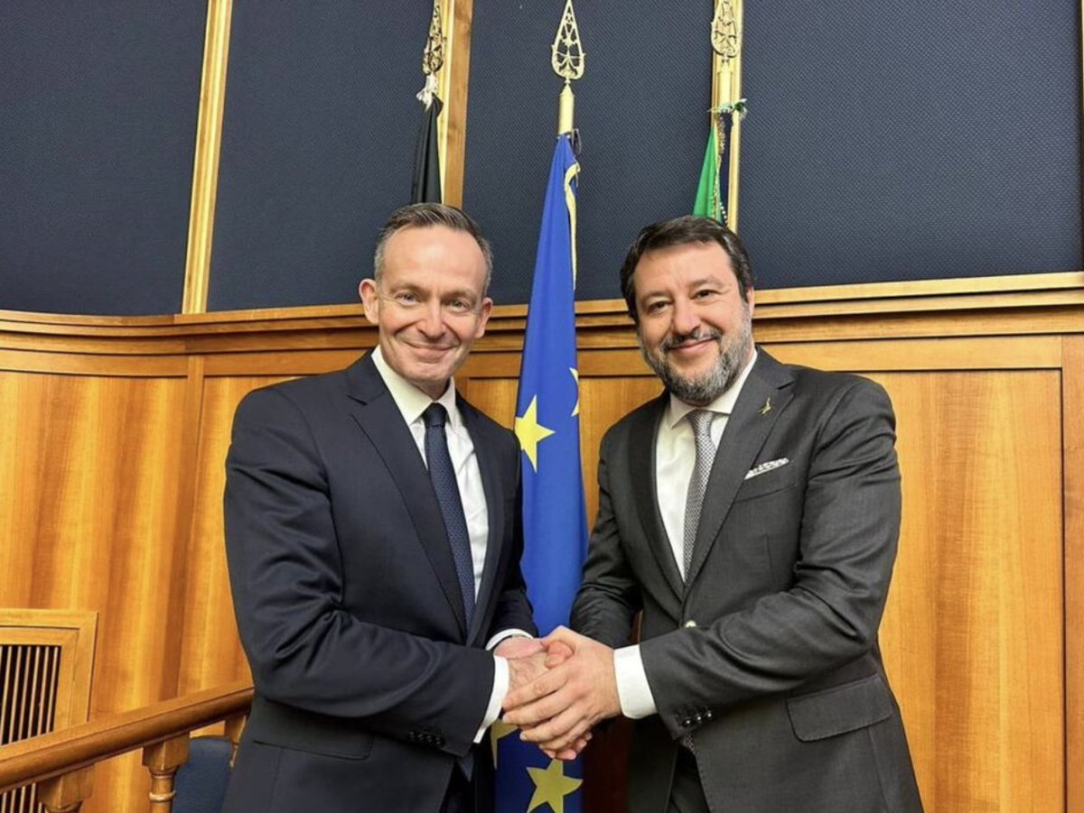 Zwischen der FDP und der rechtsradikalen italienischen Partei Lega Nord passt scheinbar kein Blatt Papier. Verkehrsminister #Wissing hat gestern in Rom innige Fotos mit #Salvini geschossen und verabredet eine 'gemeinsamen Achse in Brüssel' bilden zu wollen. 1/
