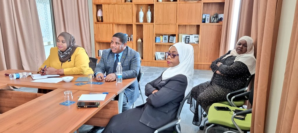 ahmedkherlid's tweet photo. Mkutano umekwenda vizuri na yapo mambo mengi yenye umuhimu wa kupatiwa nyenzo na kuboreshwa kwa lengo la kuongeza ushirikishaji na uwajibikaji. Ahsante sana @NDI @IFES1987 @IRIglobal @domondi @sentellbarnes https://t.co/ohz7oyPU8b