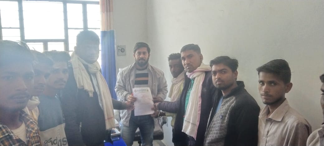 प्रतापगढ़ जिला मुख्यालय पर BPVM  कॉलेज कार्यकारिणी व वरिष्ठ साथियो द्वारा ज्ञापन दिया गया 
<a href="/Bpvm_Pratapgarh/">Bpvm_Pratapgarh</a>
<a href="/Bpvm_Banswara/">भीलप्रदेश विद्यार्थी मोर्चा बाँसवाड़ा</a>
<a href="/Bpvm_Udaipur/">भील प्रदेश विद्यार्थी मोर्चा, उदयपुर</a>
<a href="/bpmmofficial/">भीलप्रदेश मुक्ति मोर्चा</a> <a href="/aadivasivishal/">ट्रायबल आवाज जोहार 💙🏹</a>
<a href="/dendor_84/">(BPYM)भील प्रदेश युवा मोर्चा 84</a>
<a href="/KanhaBhil/">the great bhil raj</a>
@Roat_kantibhai
#भील_प्रदेश_विद्यार्थी_मोर्चा_प्रतापगढ़