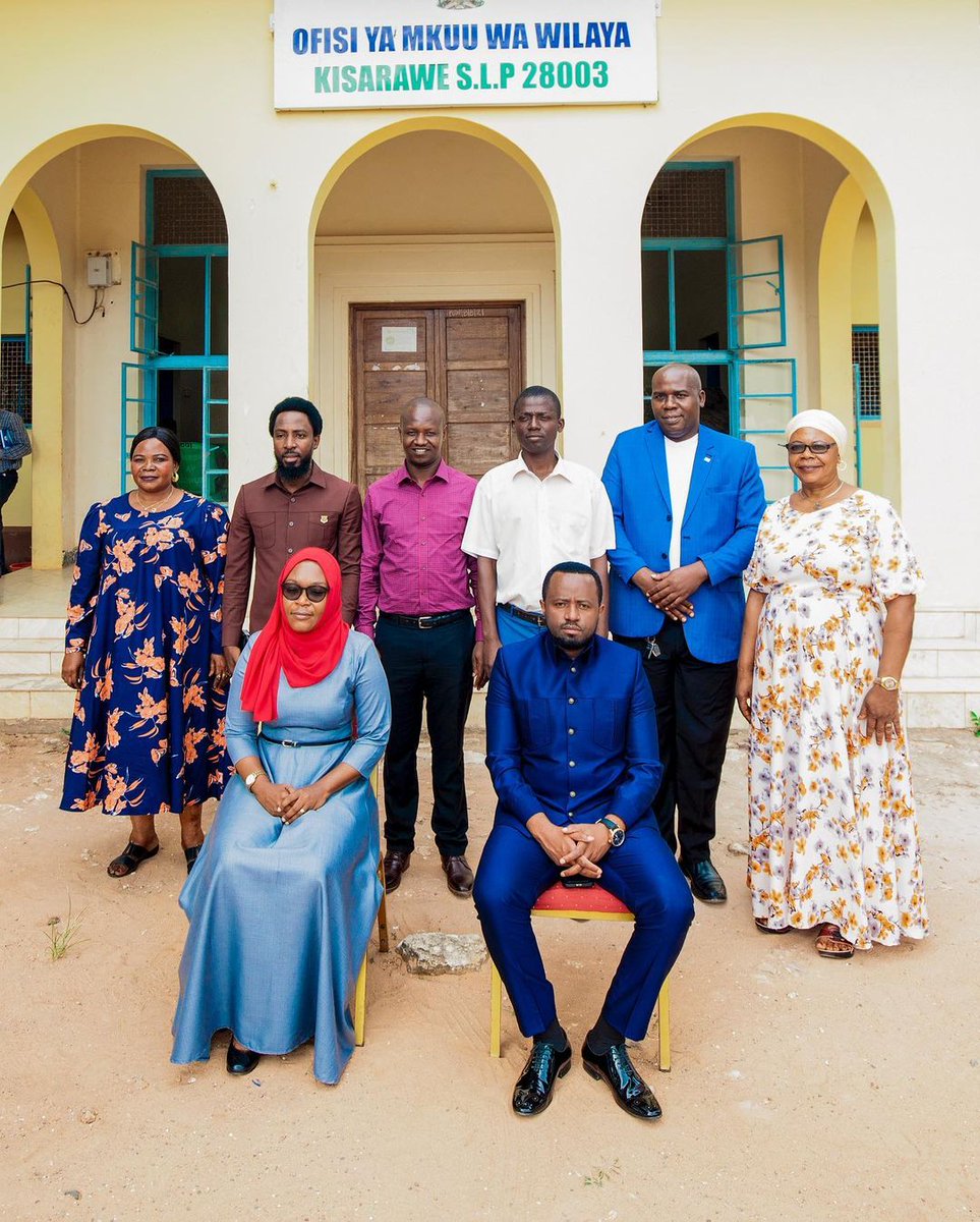 kisarawedc's tweet photo. Mkuu wa wilaya ya kisarawe mhe Fatma Almas Nyangasa akabidhiwa rasmi ofisi na aliyekuwa mkuu wa wilaya mhe Nickson John,makabidhiano hayo yamefanyika katika ofisi ya mkuu wa wilaya kisarawe tarehe 31/1/2023. https://t.co/ODmHc8UC0B
