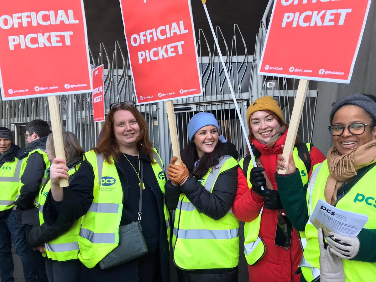 Scottish Human Rights Commission, Equality and Human Rights Commission and Scottish Parliament on strike. Solidarity to all other workers taking action today! #PCSonStrike #CostOfLivingCrisis