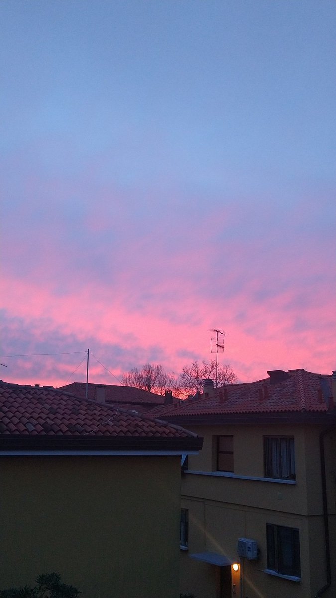 sofpife's tweet photo. Atardeceres en Venecia. 🧵 https://t.co/zf1urLAm3o