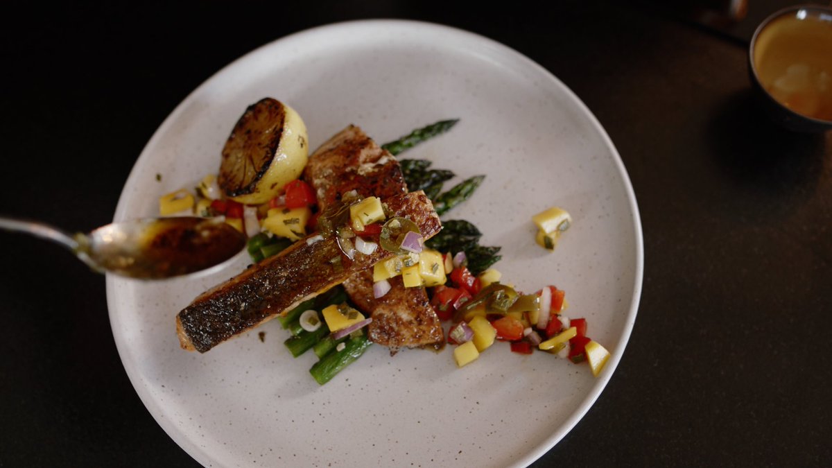 TheCookALongSA's tweet photo. We eat with our eyes first. Presentation is important. 

The Cook Along is now streaming on Netflix. 
#thecookalong #netflix #knowyourfood https://t.co/0B7HyyEOZd