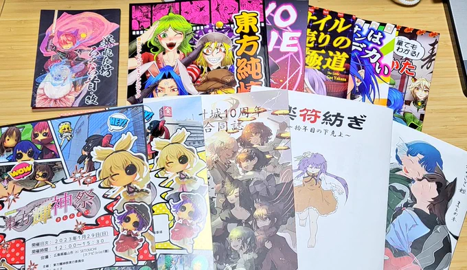 輝神祭の戦利品と頂いたもの…!椿蛮奇ちゃんと草の根ちゃんアクスタ本当に嬉しーー🙏 ねり子さんのおちびもようやくお迎え出来た!ちいこくてかわいい☺️ 