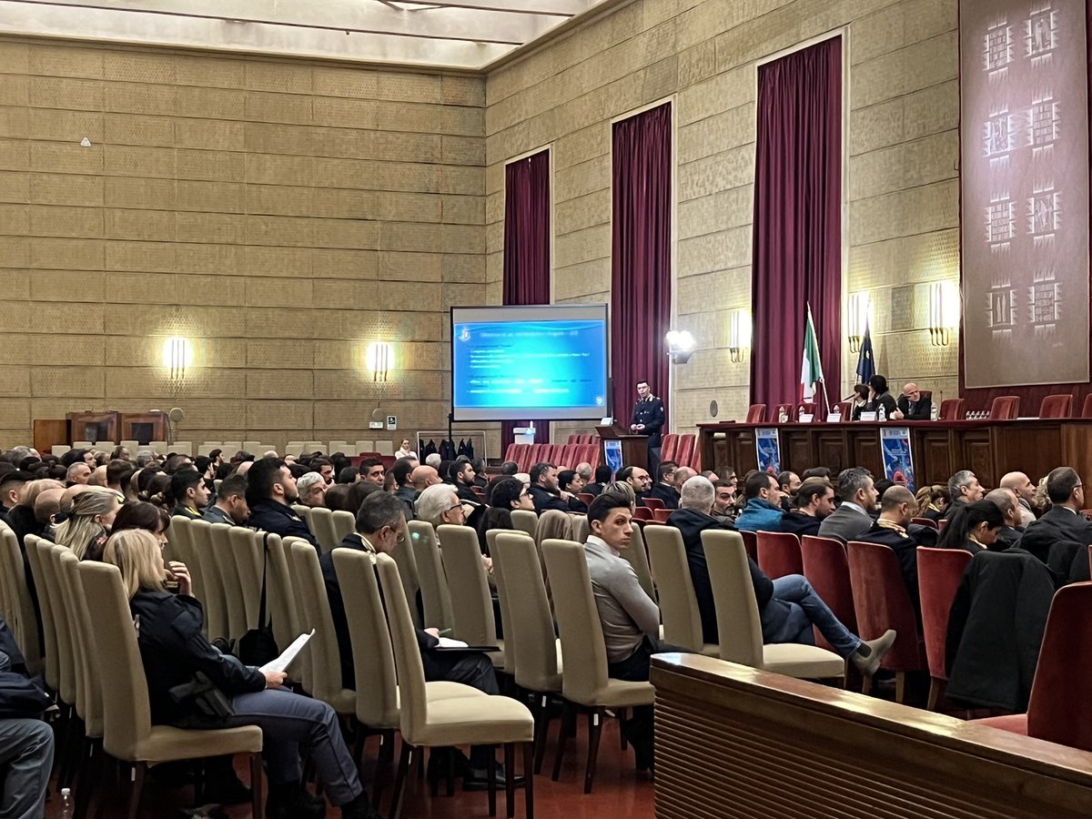 Ogni giorno nella città di Trieste vengono consumate oltre 3 mila dosi di droga. Tra le droghe più presenti, cannabis e cocaina. Gli acquisti inoltre avvengono sempre più on line. Persino attraverso i social.
È quanto emerge da un congresso  stamane all’<a href="/UniTrieste/">Università di Trieste</a> <a href="/TgrRaiFVG/">Tgr Rai Friuli Venezia Giulia</a>