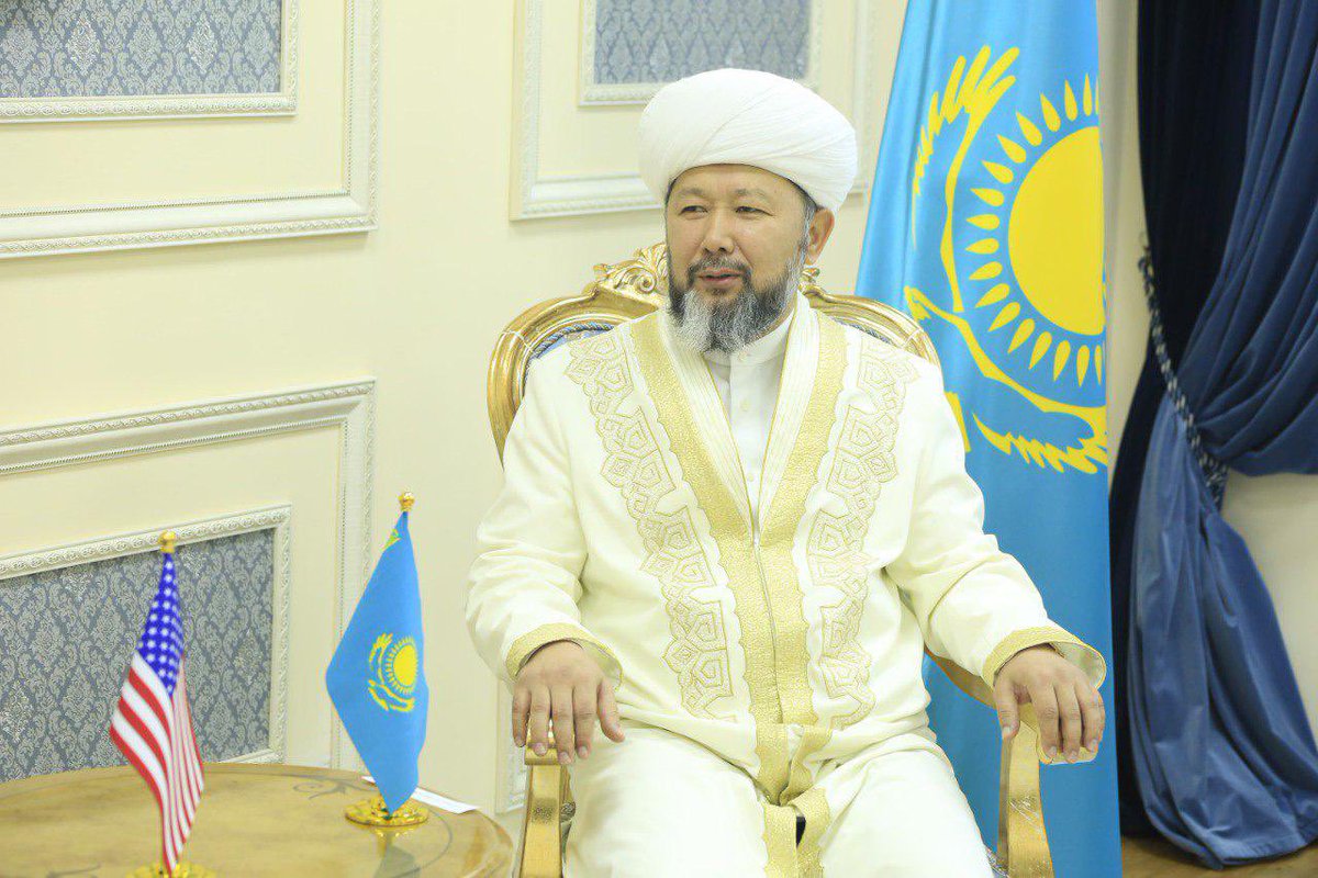 USembassyKAZ's tweet image. Ambassador Rosenblum met today with Grand Mufti Nauryzabai Taganuly to discuss the importance of religious freedom and review upcoming U.S. 🇺🇸and Kazakhstan 🇰🇿interfaith and intercultural events.