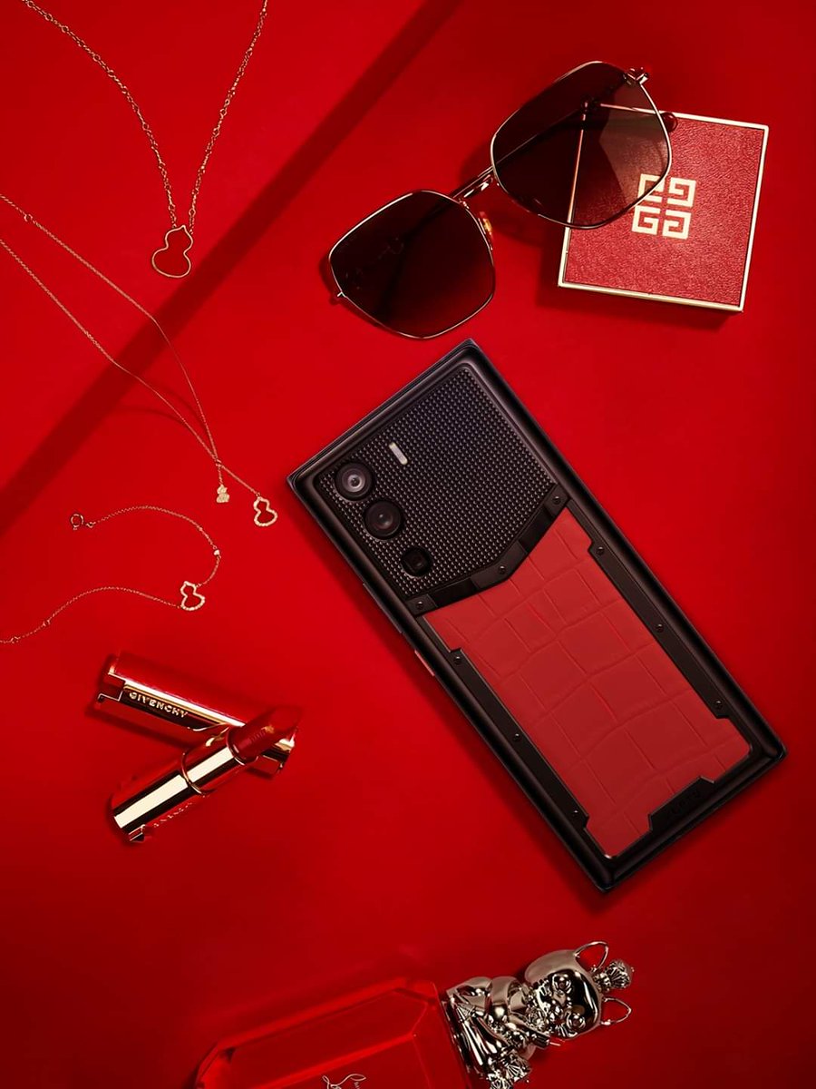 VERTU_Lily's tweet photo. METAVERTU Alligator leather
#luxury #luxurylifestyle #phones #luxurybrand #luxuryphone #luxurymobile #worldwide #web3phone #vertu #vertuphone  #england #handmade #METAVERTU #unboxing #calfleather #shappire #web3phone #Bitcoin #nftcommunity #nfts #opensea #blockchain https://t.co/NVsy4v6pqm