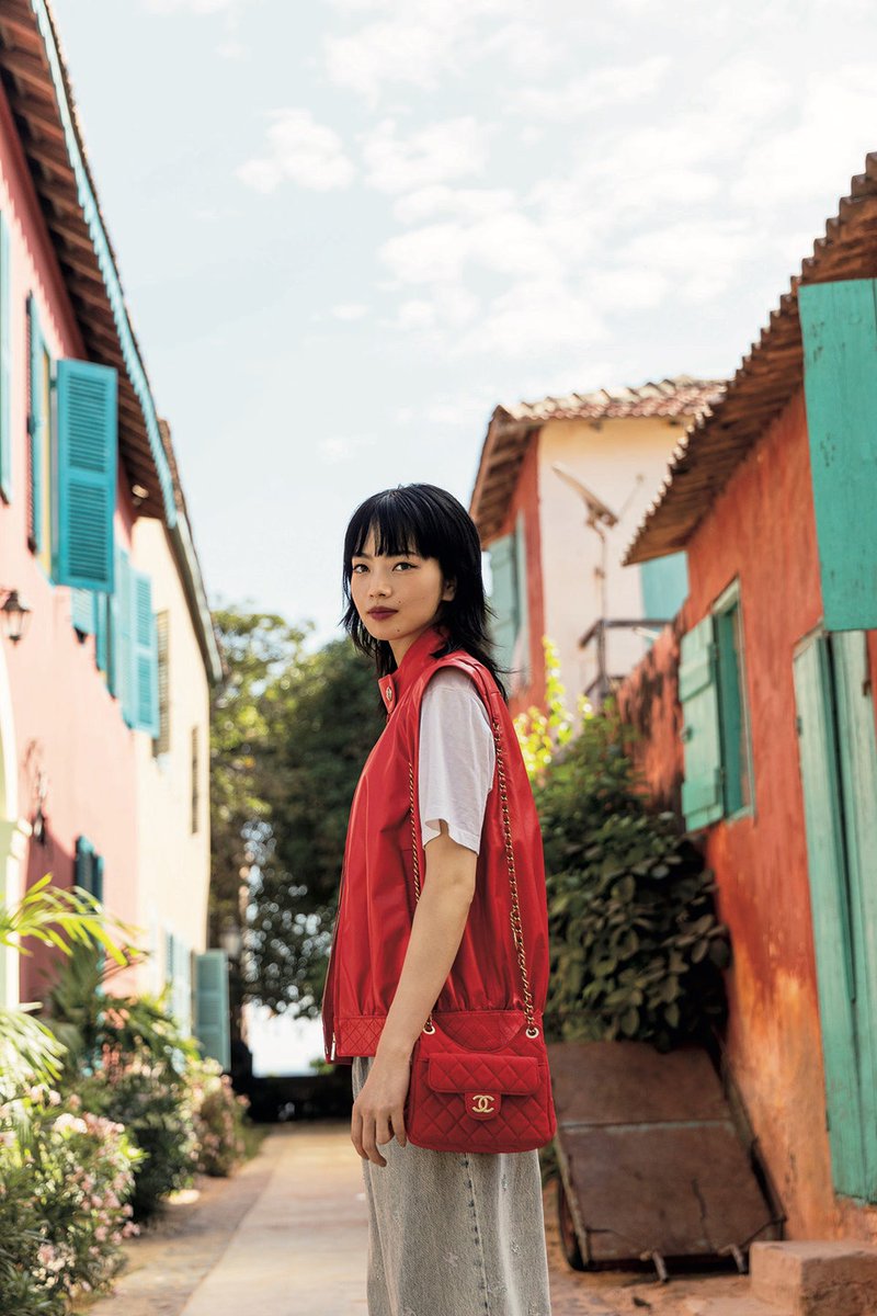 konichansource's tweet photo. Komatsu Nana in Dakar, Senegal for CHANEL x Vogue Japan March 2023 issue.

#小松菜奈 https://t.co/ROYVaFvQzJ