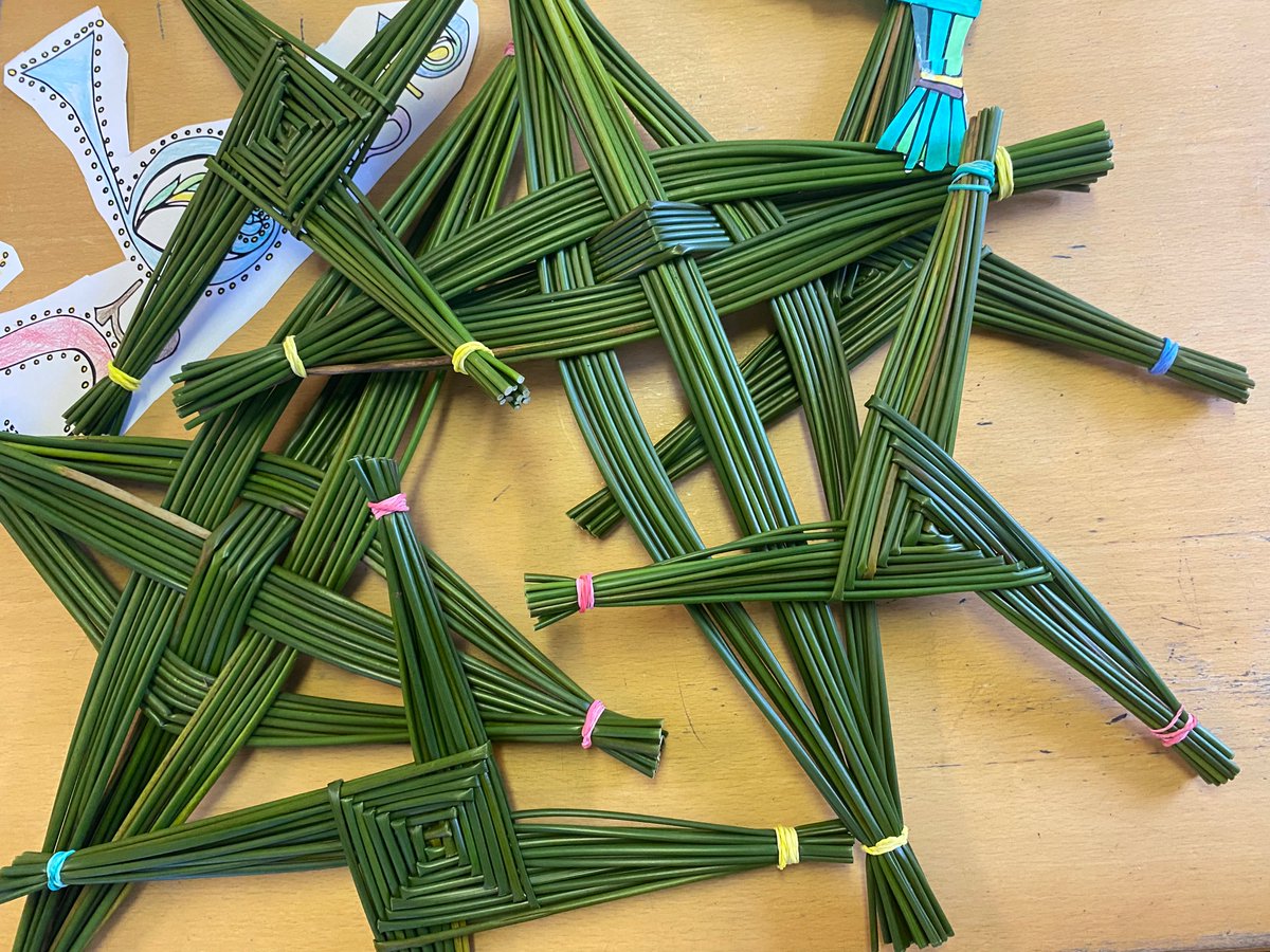 MountBruisNs's tweet image. Three-armed and four-armed St. Brigid’s crosses #StBrigidsDay #firstoffebruary