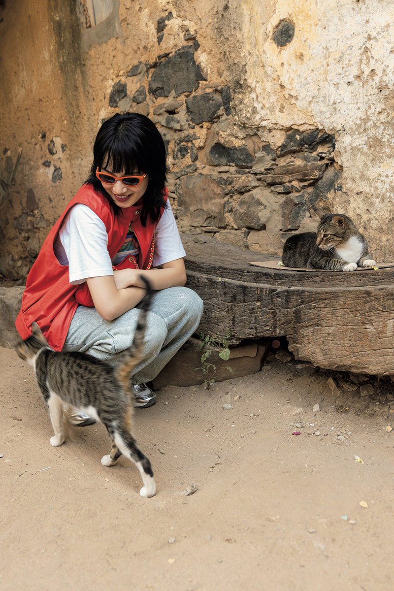 konichansource's tweet photo. Komatsu Nana in Dakar, Senegal for CHANEL x Vogue Japan March 2023 issue.

#小松菜奈 https://t.co/ROYVaFvQzJ