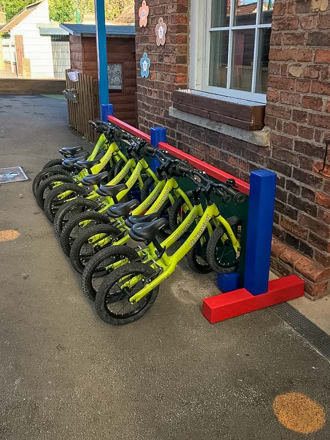 DoingRBit1's tweet photo. Looking for a vibrant scooter or cycle storage for your school? Encouraging active travel to school is a great way to support pupils in achieving 60 active minutes daily.   

You can also gain #STARSAccreditation with @teammodeshift for doing so! Find out more https://t.co/NW6FYIdB44