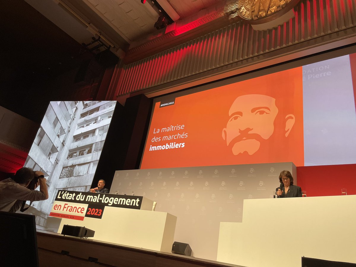 mariannelouis's tweet photo. ⬇️ des mises en chantier de logements, ⬇️ de la programmation de #HLM, ⬆️ des coûts des travaux, du prix du foncier… : Vite il faut faire du #logement une #grandecausenational, supprimer la ponction de 1,3md/an sur les #HLM , TVA réduite, ⬆️ #APL , ⬆️chèque énergie, … https://t.co/xeBVIG333a