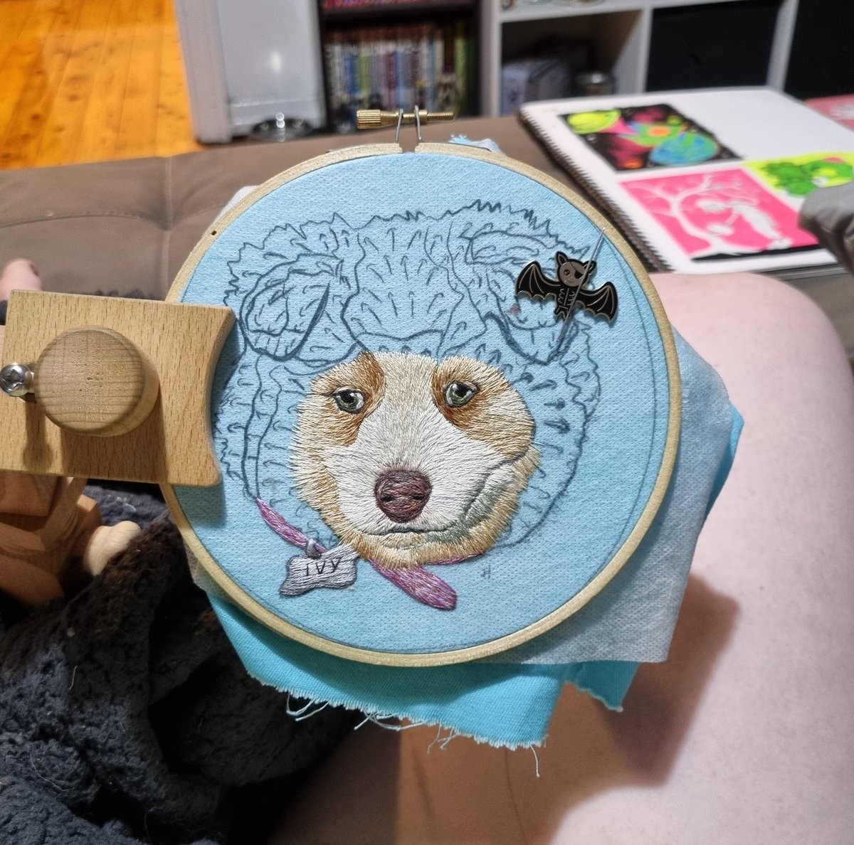 I've been working away at my first commission for the year! I am 36 hours in and there is still SO MUCH FLUFF to go!

#embroidery #petportraitembroidery #petportrait #threadpainting #dogembroidery #dogportrait #embroiderycommission #modernembroidery #modernthreadpainting