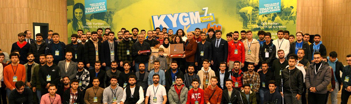 Gönüllülük kış kampımızda ağırladığımız bu ülkenin kahramanı Şehidimiz Yasin Kaya’nın ailesine Kuran-ı Kerim ve Türk bayrağı hediye ettik.

Şehidimizi şehadetinin yıl dönümünde rahmet ve dualarla anıyorum. 

Ruhu şad, mekanı cennet olsun.

 #GSBYurtlarıKampta