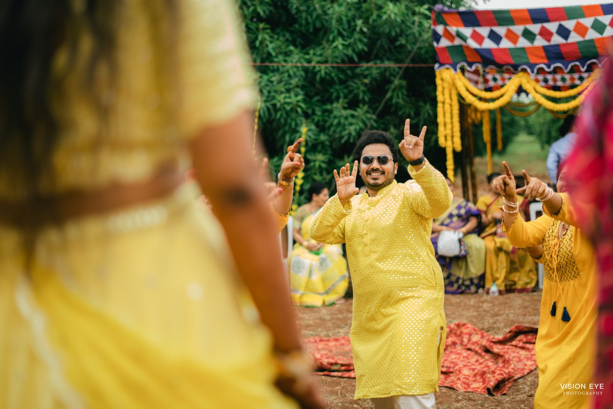 visioneyestudio's tweet photo. Marriage is a joy to capture and watch as people celebrate its union. #haldiceremony
✨ONLY A FEW DAYS LEFT- GET A FREE COUPLE SHOOT ✨
Visit https://t.co/7wUyy6IdDf
WhatsApp: +91 9703350000.
#visioneyephotography #hyderabad #explore #nelloriens #exploremore #freephotoshoot https://t.co/E4voIZhOCK