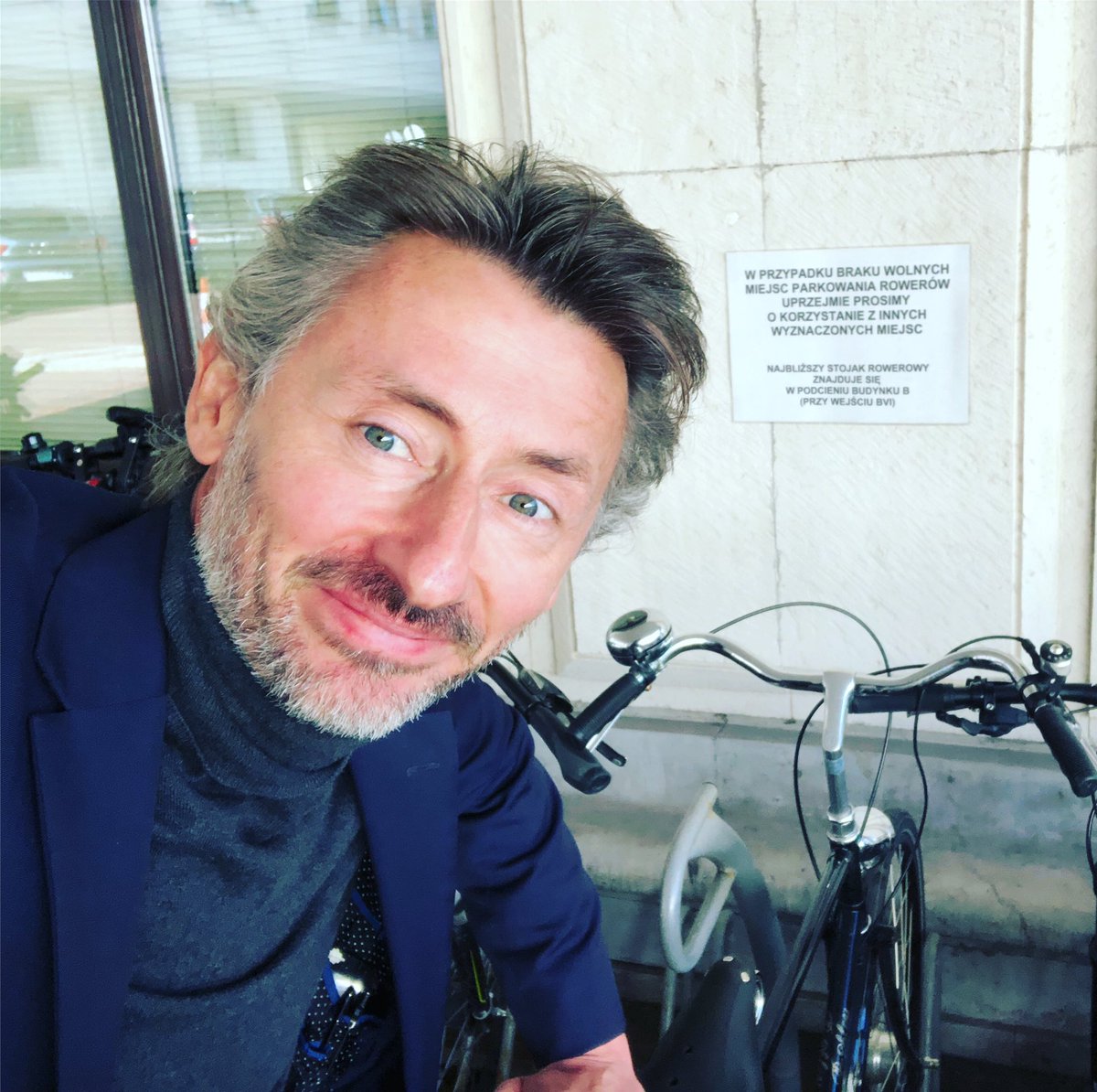 m_gdula's tweet photo. A wiecie, że Belgia płaci za podróże rowerem do pracy? 0,10 € za km. Dziennie refundacja do 40 km. Czyli można przytulić 4 € dziennie a rocznie nawet do 1000 € bez podatku. Esu komunis! https://t.co/E98oBlavnb