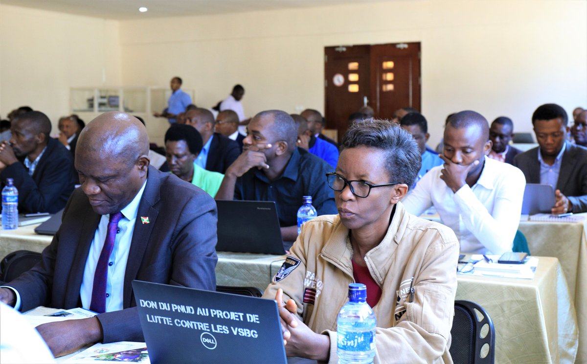 PNUDBurundi's tweet image. Participent à l’atelier, une centaine de parties prenantes du Gouvernement, de la société civile, des universités, du secteur privé et des acteurs locaux, jeunes, femmes et @UN_burundi. #ODD17 #FutureSmart