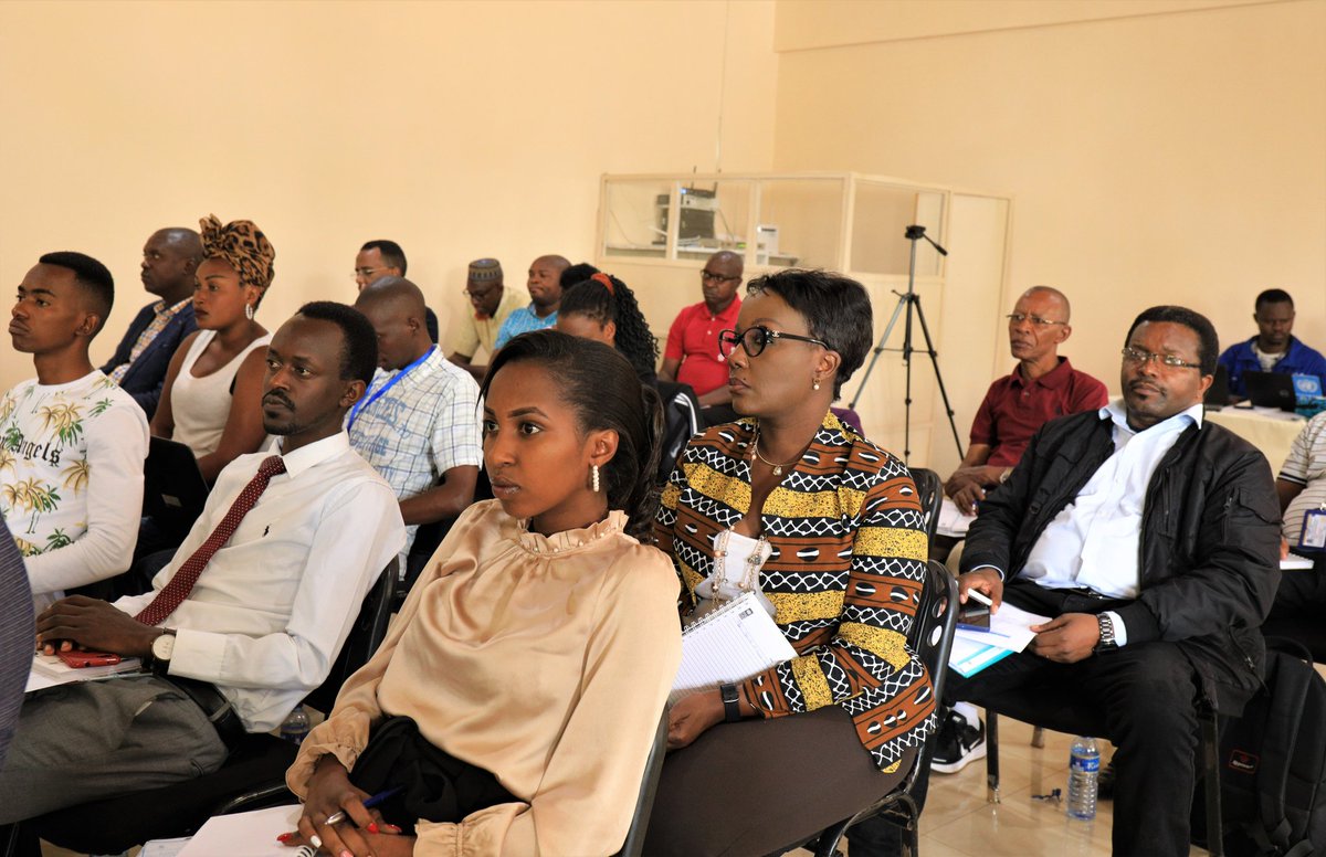 PNUDBurundi's tweet image. Participent à l’atelier, une centaine de parties prenantes du Gouvernement, de la société civile, des universités, du secteur privé et des acteurs locaux, jeunes, femmes et @UN_burundi. #ODD17 #FutureSmart