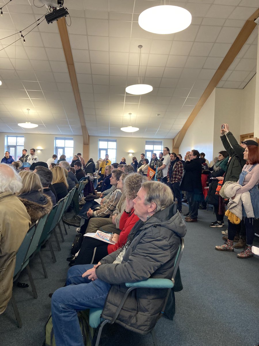 Huge turnout at Worcester strike rally. Great to meet up with <a href="/WorcesterUCU/">WorcesterUCU</a> &amp; big thank you to my fave <a href="/NEUnion/">National Education Union</a> staffer <a href="/MurituDavid/">David Muritu</a> for ferrying me here while I am immobilised to give my support! <a href="/ucu/">UCU</a> #ucuRISING ♥️