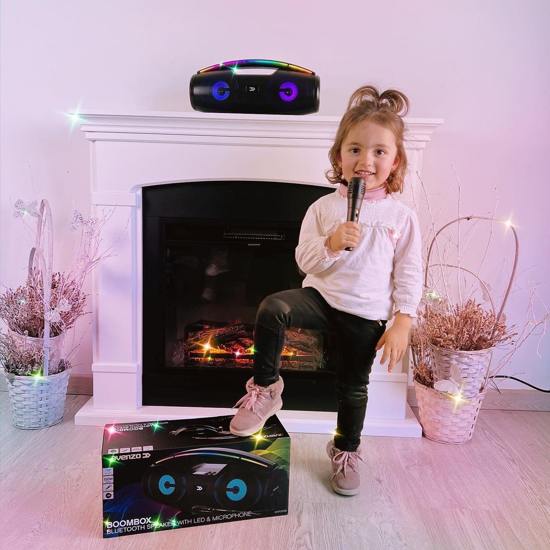SORTEO de este espectacular ALTAVOZ BT BOOMBOX CON MICRÓFONO Y LUCES LED (AV-SP3502B).
Visita nuestro IG y participa
#avenzo #musica #karaoke #sorteo #sorteoespaña #lucesled #altavoz #microfono #cantar #diversion #ocioytiempolibre #comunion #momentosenfamilia #pop #bachata