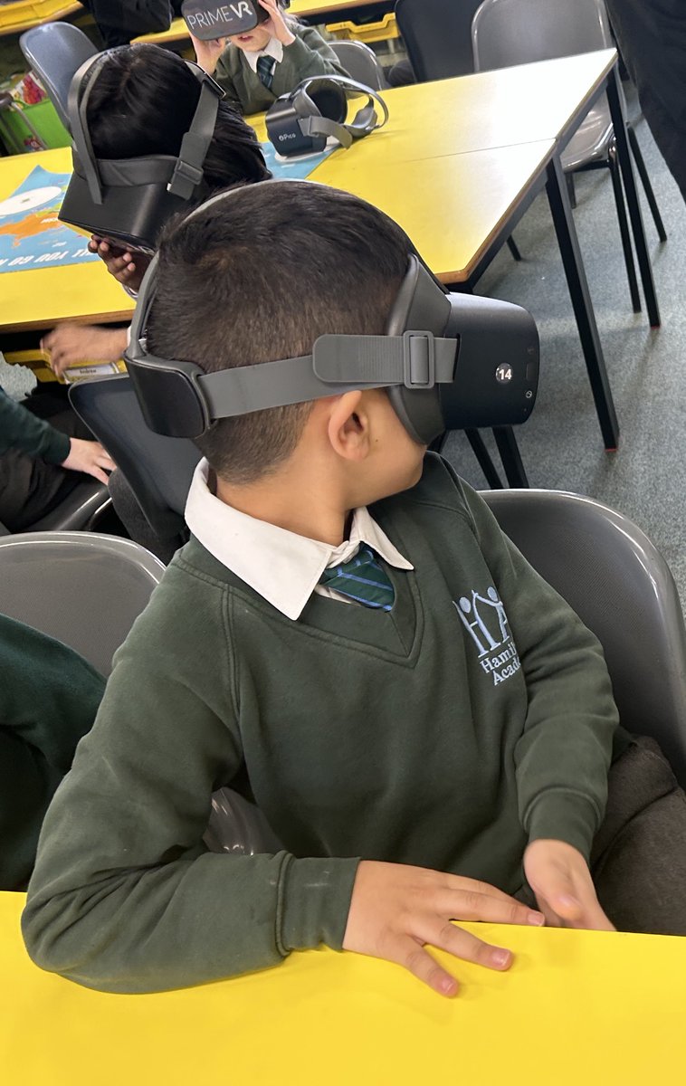 HamiltonSTEM's tweet image. Children absolutely loved the immersive experience they had by VR workshop. Y3 took on a virtual journey around the world to visit the Seven Wonders of the World &amp;amp; Y4 were transported back in time to discover the period of Ancient Egypt. @primevruk @HamiltonAcadY4 @HamiltonAcadY3