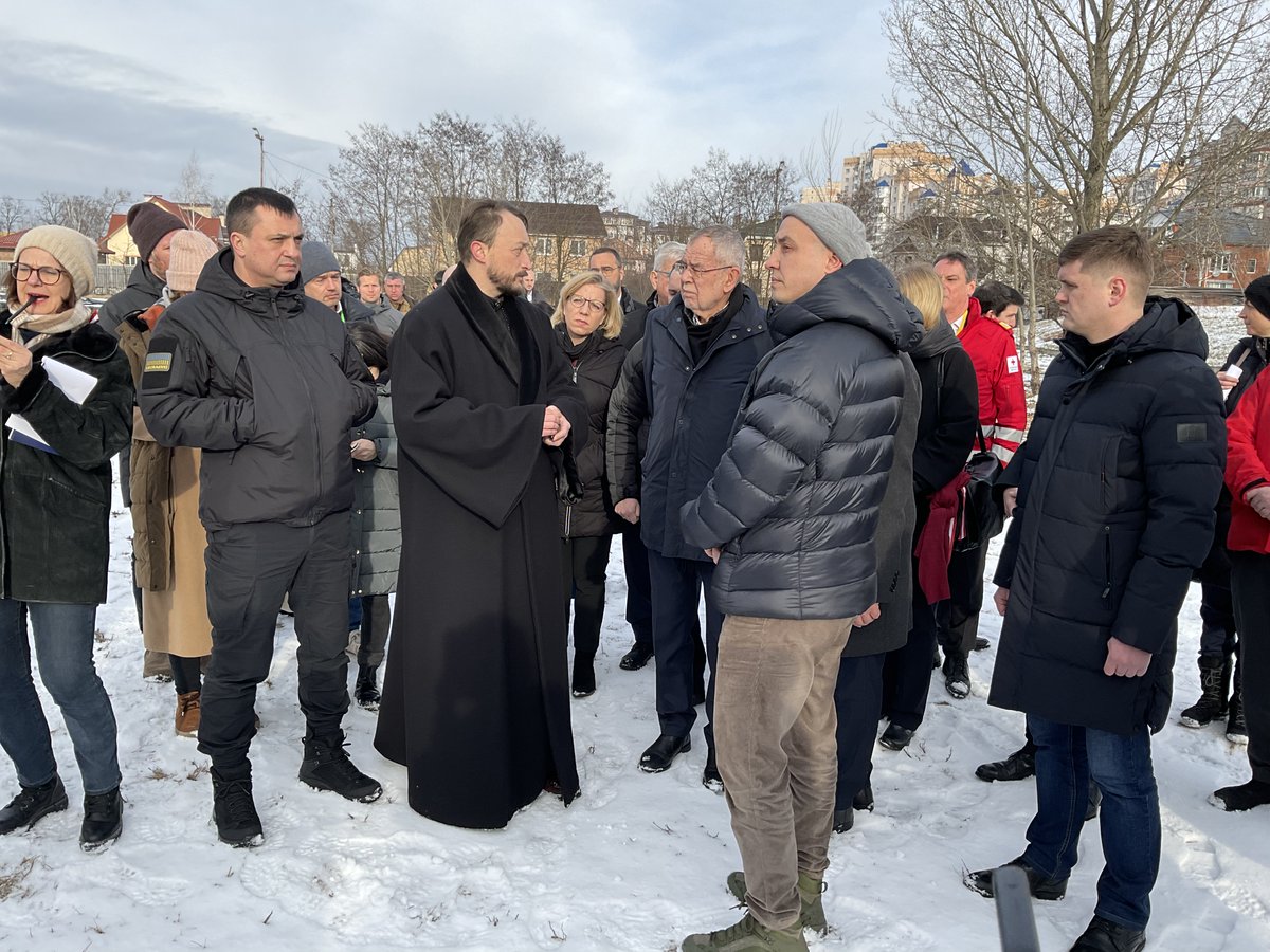 Mit <a href="/lgewessler/">Leonore Gewessler</a> und <a href="/vanderbellen/">Alexander Van der Bellen</a> in Butcha.