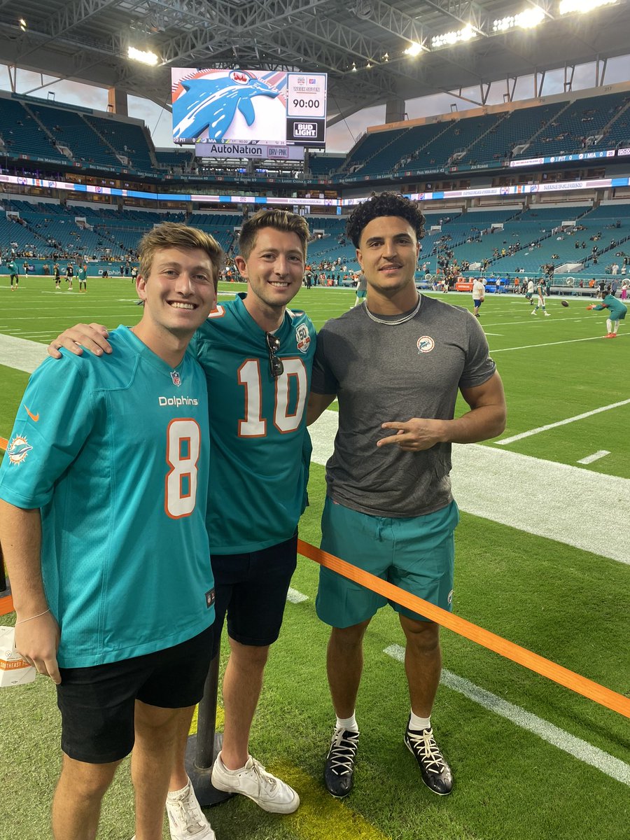 HowieGrossinger's tweet photo. @ian693 At home and on the road! #finsup 🇨🇦 https://t.co/ycjTsWmqTK