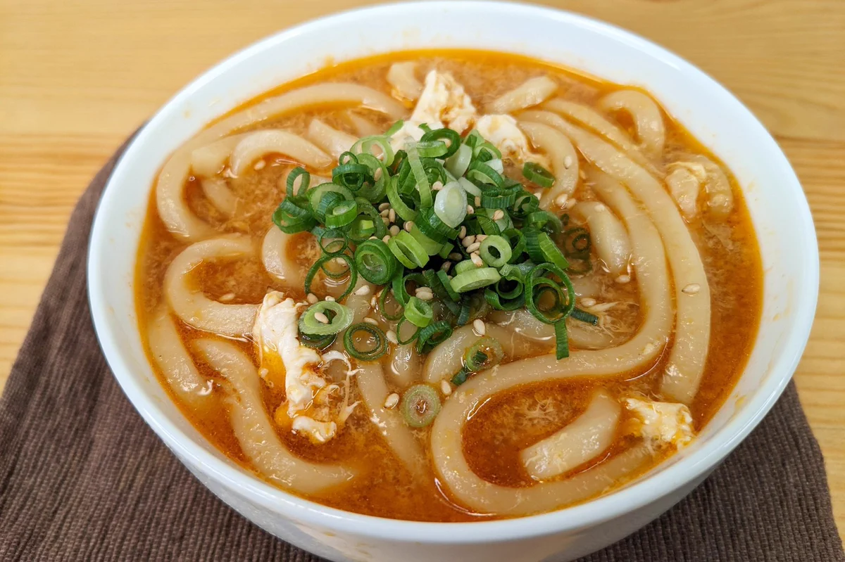 ピリ辛な味付けが好きな人必見！コチュジャンなどを使った「うどん」レシピ！
