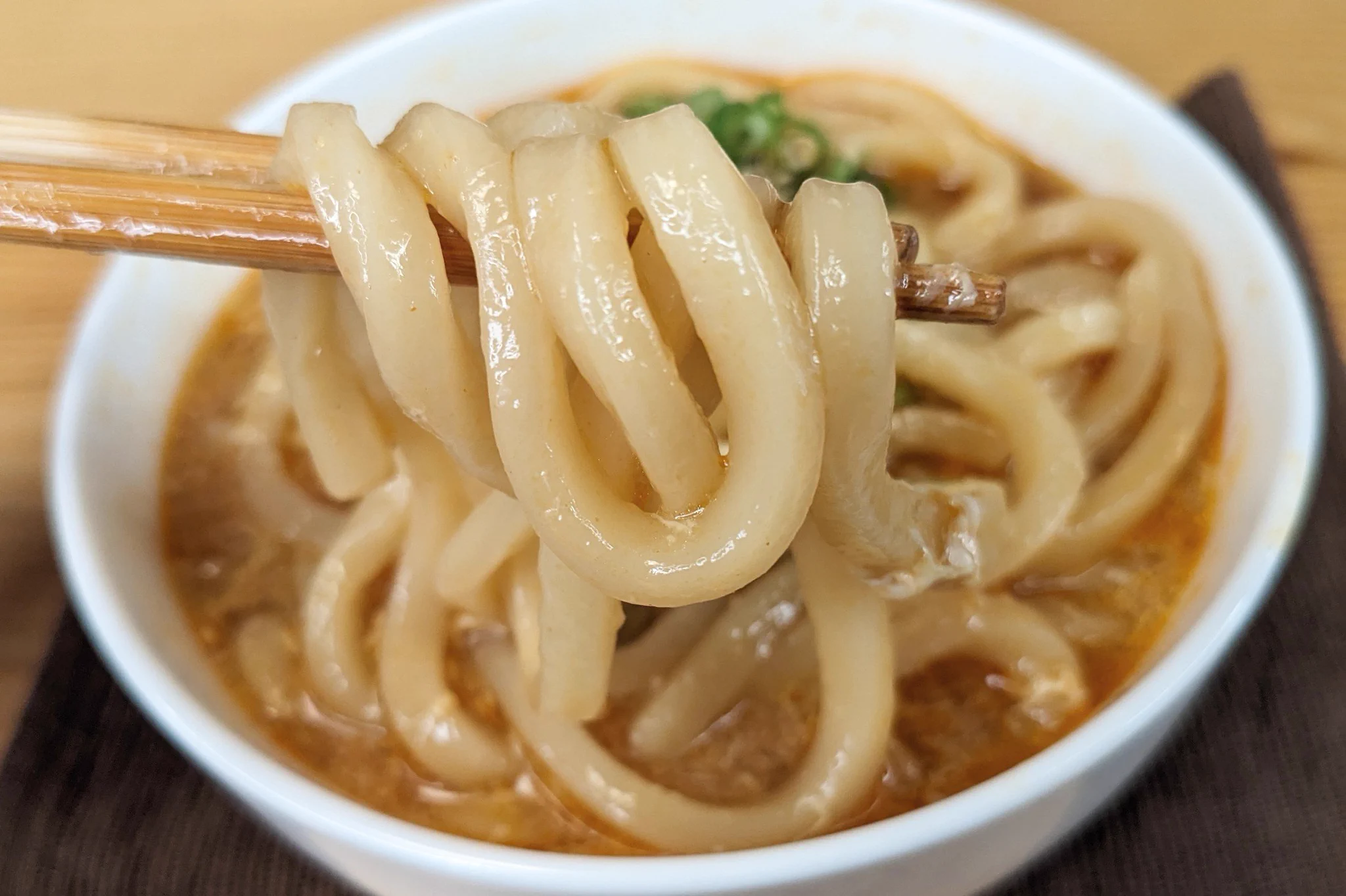 ピリ辛な味付けが好きな人必見！コチュジャンなどを使った「うどん」レシピ！