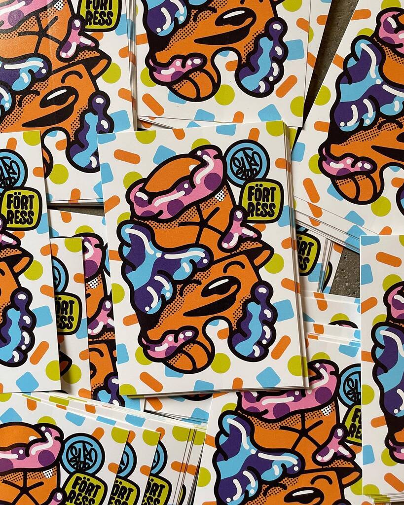 New colourway of the collabo sticker with @flyingfortress5410 arrived today 🙌😍
—
#Stickers #stickerbomb #stickerslap #stickerslaps #stickerart #stickerartists #stickeraddict #stickerlove #stickerdesign #stickergame #stickerlife #stickerporn #instasti… instagr.am/p/CoHcYIhNGIf/