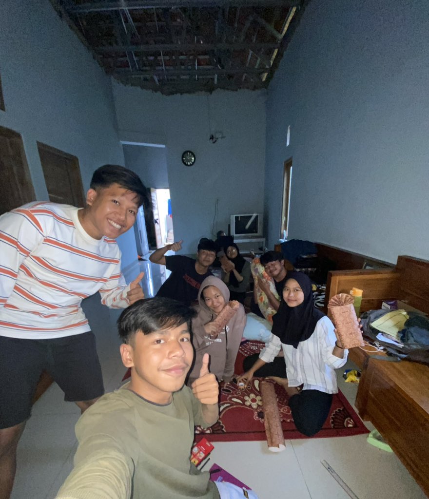 assy_ifaa's tweet photo. Day 23 - Menyiapkan hadiah untuk lomba gambar dan puisi.
#UniversitasAirlangga
#KKNBBM67Unair
#UNAIRWCU
#GLOBALSDG’s
#SDG
#UNAIRFORSDG's
#Unairmengabdi
#BATOK-GEMARANG-MADIUN https://t.co/qm4XZrVSEw