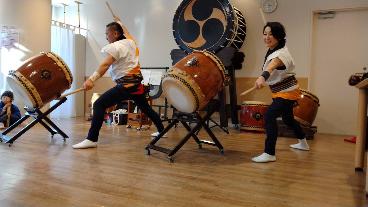nimumasa26's tweet photo. 2023.1/29（日曜）
老人ホームにて本番でした。
大変好評にて1時間のパフォーマンスが終了。ご年配の方々・施設の関係者の皆様の笑顔がとても嬉しかっです。これからも精進致します❗🤗 https://t.co/CKGyRmP5GG