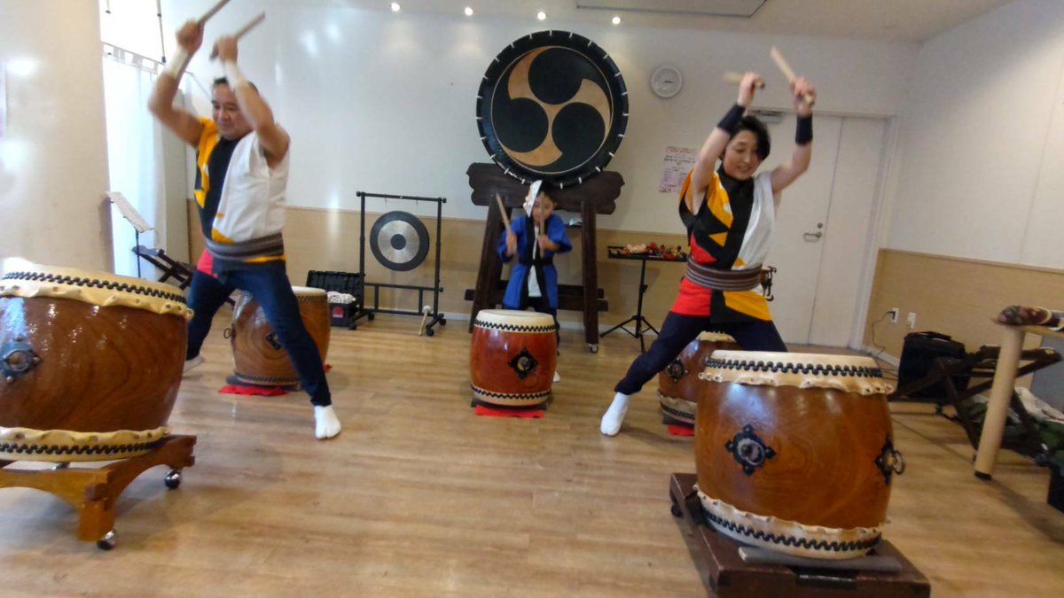 nimumasa26's tweet photo. 2023.1/29（日曜）
老人ホームにて本番でした。
大変好評にて1時間のパフォーマンスが終了。ご年配の方々・施設の関係者の皆様の笑顔がとても嬉しかっです。これからも精進致します❗🤗 https://t.co/CKGyRmP5GG