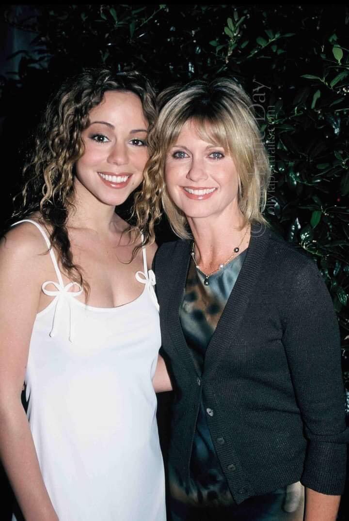 glittering_mc's tweet photo. 🆕: Remembering the incredible @olivianj with these newly surfaced pictures from @MariahCarey’s #ButterflyTour. We miss her. ❤️❤️
(© Michelle Day | https://t.co/5EmhujlfQB) https://t.co/RtiW61BVWx