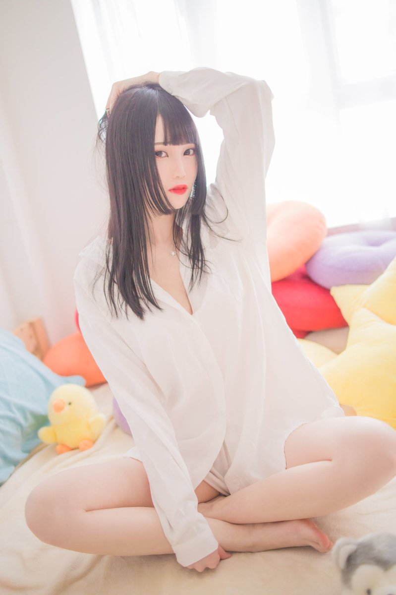 CU_Una_'s tweet photo. 今個星期日2月5日，會同冰冰出一本《禦姐與蘿莉的育成手冊》，收錄左我同冰冰的四套服裝！✨

表單已經做好啦！希望大家可以支持下啦！🌟

🔽預購表單link🔽
🎀Story也有喔！🎀
https://t.co/eBlgRvkFSU

曜日同人祭攤位詳情🔅
地址：九龍灣展貿中心 3/F
日期：2023年2月5日 
攤位 ：🎁J04🎁 https://t.co/wZAsDSMKNJ