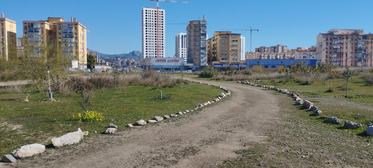 HuelinTV's tweet photo. Caminante no hay camino, se hace camino al andar... en @BosqueUrbanoMA https://t.co/h3gwkNk5Hf