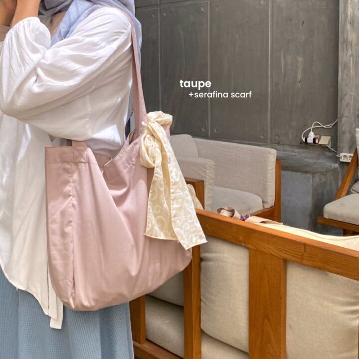 Sijeunilili's tweet photo. Inspirasi Totebag Aestestic🍒
Pic 1 •Sera LIVEBOX Jepang Tas Kanvas Wanita Bahu 
🌟4.9+
📌https://t.co/Aw98k0WfvY
Pic 2 •Premium Basic Totebag (Pastel Series) 
🌟4.8+
📌https://t.co/im5gEgDGxk
megumi Train to Busan Gege Sukuna LONG HAIR #JJKSpoilers #shopeeaffiliate #shopeehaul https://t.co/Aztj9vHTa5