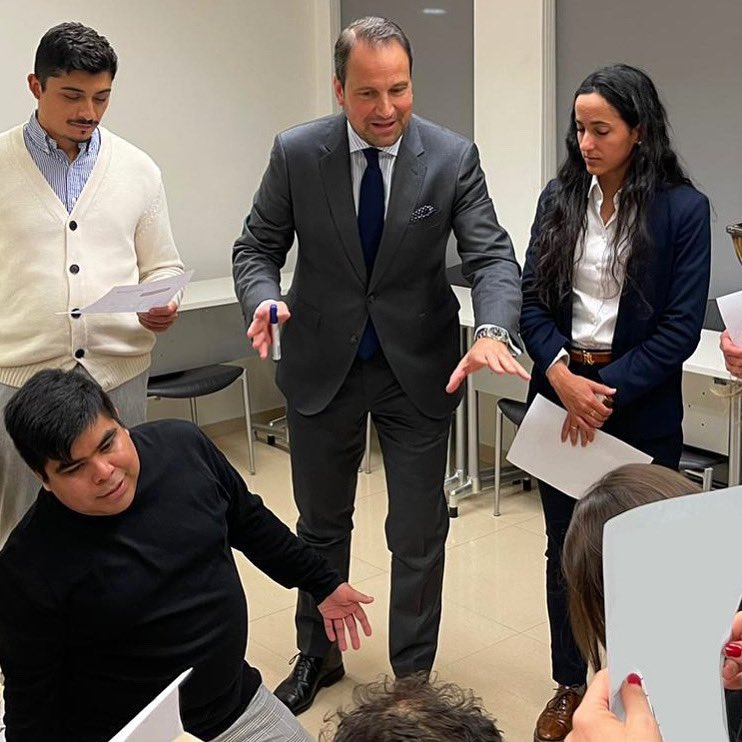 💡 Formación en equipo, comunicación, estrategia, liderazgo y toma de decisiones. Trabajar a contrareloj y bajo presión no es excusa, es la mejor motivación! 

@odgersberndtson #obspain #headhunter #eae #ceo #liderazgo #management