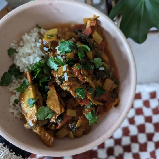 Many thanks to 'spangledstar' on Instagram for sharing this pic of chick'n tikka curry with Barenaked Rice 😍  

barenakedfoods.co.uk/products/rice/

@vegebutcheruk @PataksUK  

#lowcarb #vegan #foodies #currylovers