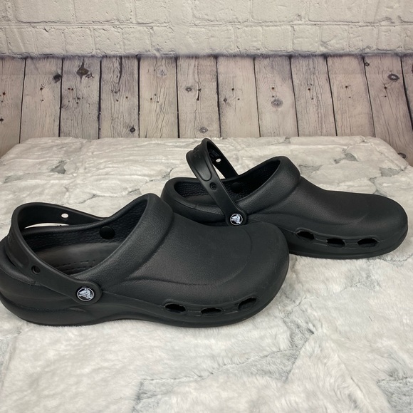 tazmoet's tweet photo. So good I had to share! Check out all the items I'm loving on @Poshmarkapp from @healthylife9111 #poshmark #fashion #style #shopmycloset #colehaan #crocs #vasque: https://t.co/D0oR9mlTKf https://t.co/TM4RB8wFmC